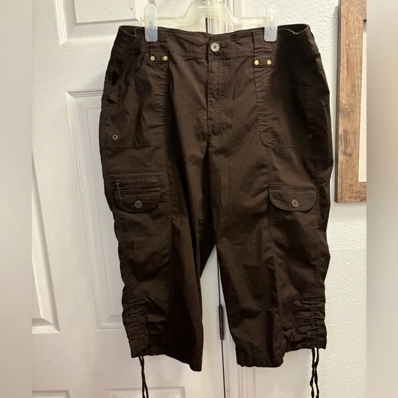Dress Barn | Pants & Jumpsuits | Dress Barn Size 6 Chocolate Brown Cargo  Capris | Poshmark
